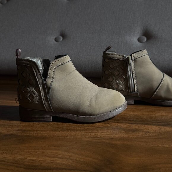 Gray‎ Ankle Boots Oshkosh Little Kid Size 9 - Picture 5 of 6